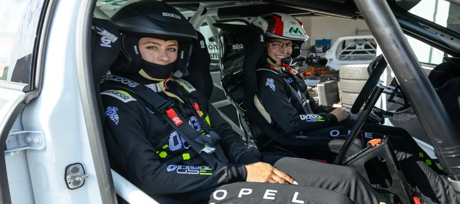 Opel schickt Sophia Flörsch ins Rallye-Cockpit